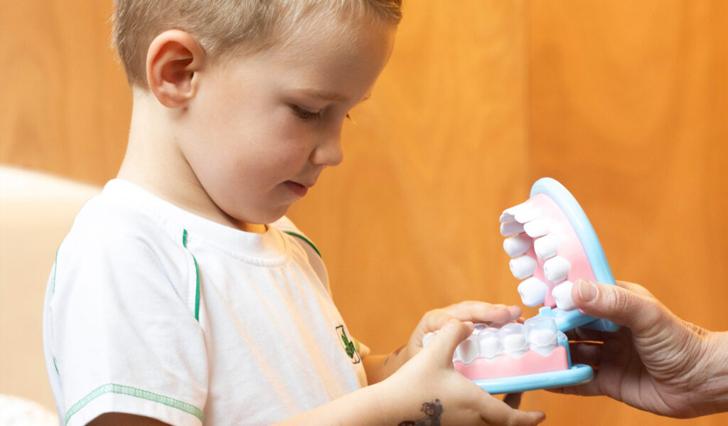 ¿Cuándo llevar a mi hijo al ortodoncista? Guía completa sobre la primera revisión ortodóncica