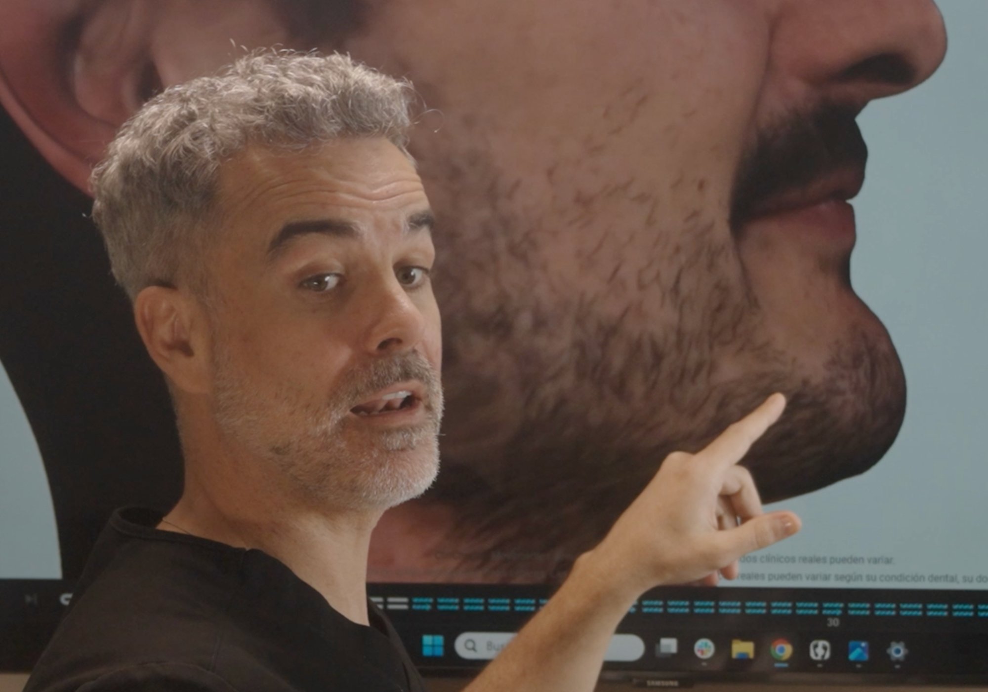 El equipo explica el plan de tratamiento