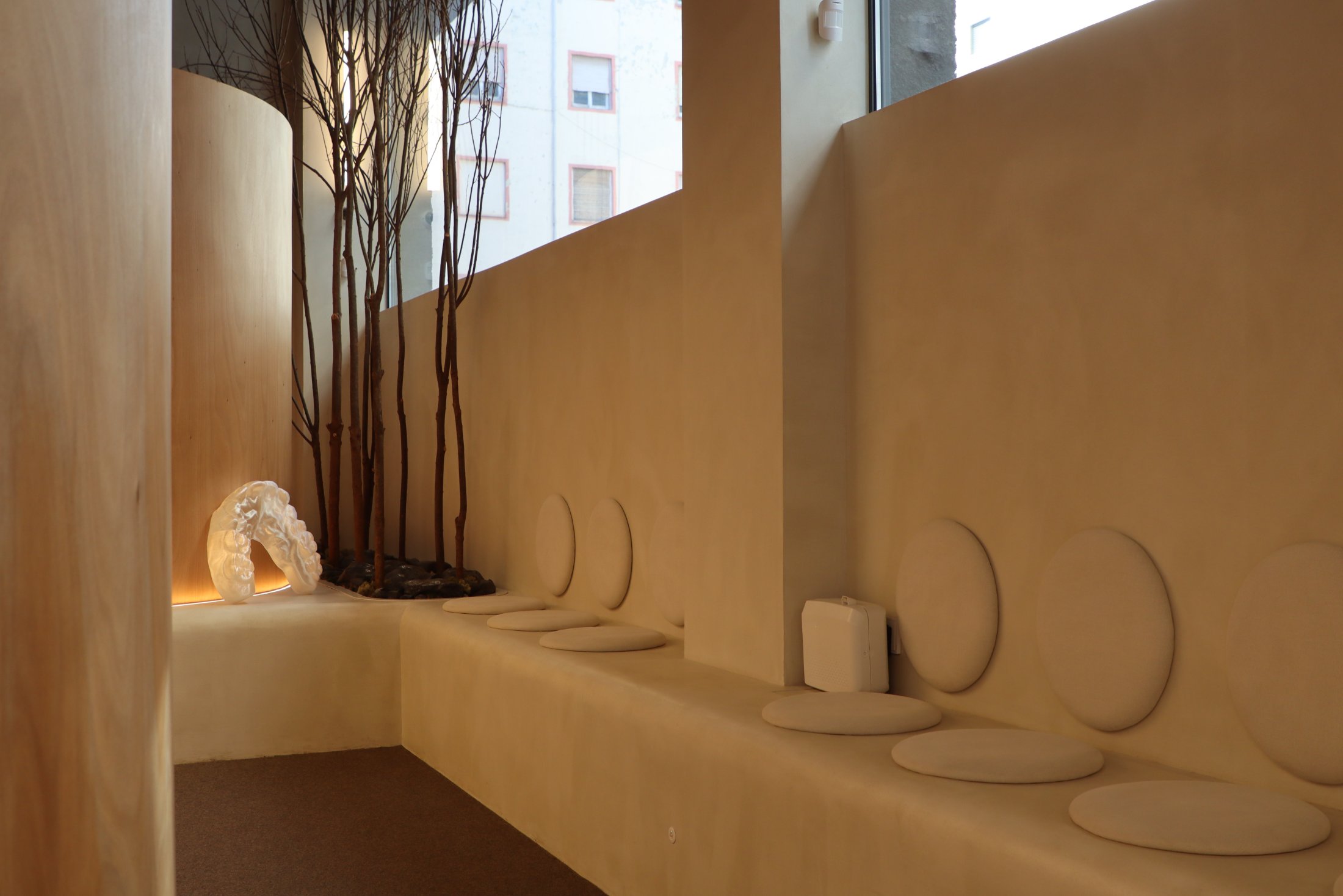 Sala de espera de la clínica Ortodoncia Lozano en Murcia