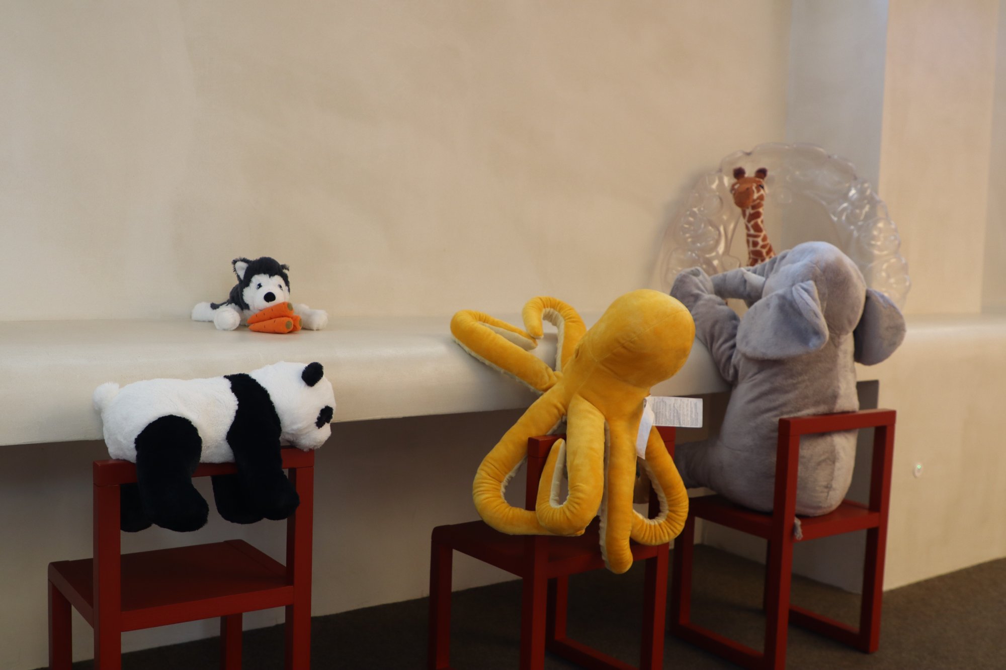 Zona infantil de la clínica con juguetes